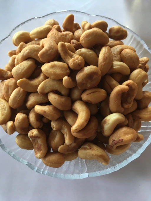 เม็ดมะม่วงหิมพานต์อบเกลือ 500 กรัม สดใหม่จากระนอง